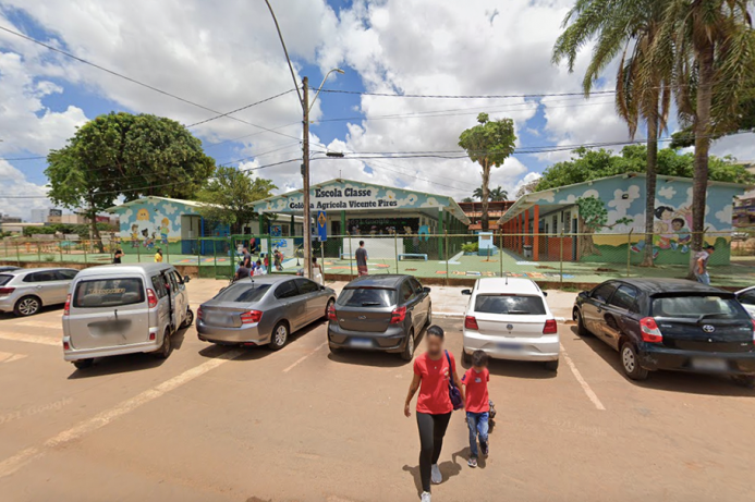 Escola gradeada em Vicente Pires, Distrito Federal. (Imagem: Google Street View)